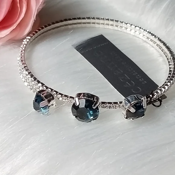 🤍New Silver and Crystal Bracelet 🤍 - Picture 1 of 4